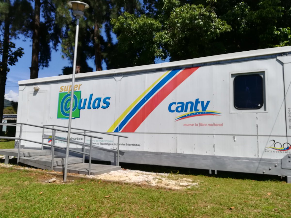 SuperAulaOri's tweet photo. Todo listo en el centro tecnológico  (Súper@ula) de la   @escuelaorinoco  para recibir a nuestros niños y niñas de la patria.  #FelizViernesATodos  #victoriosoregresoaclases  @psuvaristobulo  @dparraortiz  @vane_prieto  @eduticbarinas @MPP @FundabitBnas_Mb https://t.co/O4glEuq584