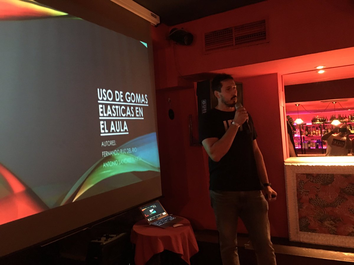 Nuestros amigos <a href="/antoniosemura/">Antonio Sánchez Martín</a> y #FernandoRuiz nos presentan la píldora “Uso de Gomas Elásticas en Educación Física” en <a href="/innobaredu/">InnoBAR</a> #Salamanca #InnobarSalamanca ¡Gracias amigos!