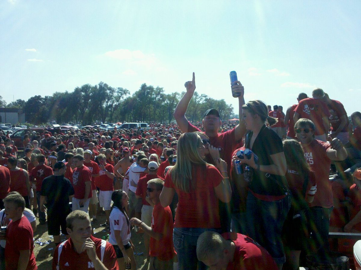 Geoffy14's tweet photo. Today marks 5 years since the wildest tailgate in Nebraska history. #NebraskaVsMiami #RIPRez https://t.co/SeUxAkBtKm