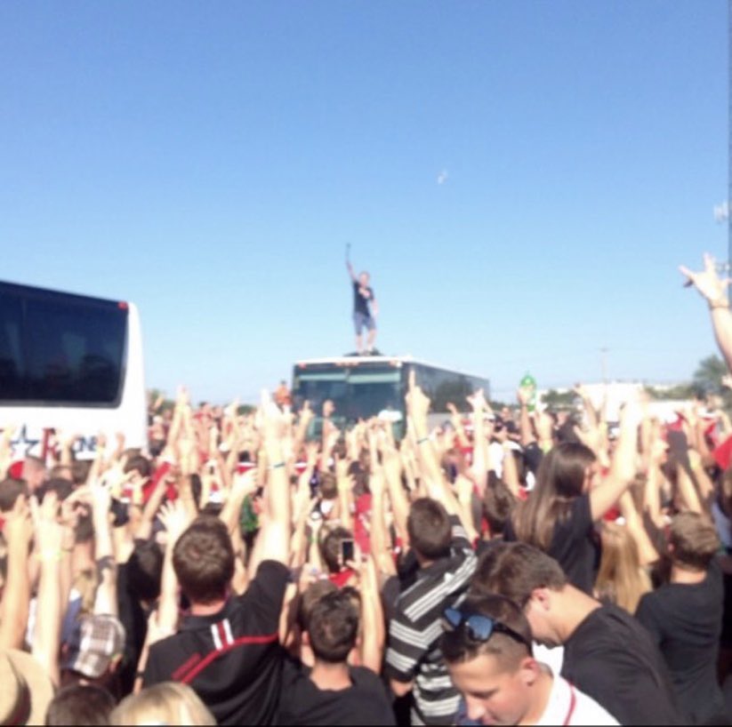 Geoffy14's tweet photo. Today marks 5 years since the wildest tailgate in Nebraska history. #NebraskaVsMiami #RIPRez https://t.co/SeUxAkBtKm