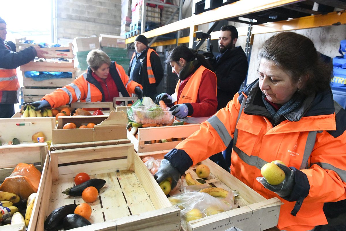 La #Banquealimentaire du Bas-Rhin et du Haut-Rhin cherche des bénévoles "gilets oranges"

france3-regions.francetvinfo.fr/grand-est/banq…