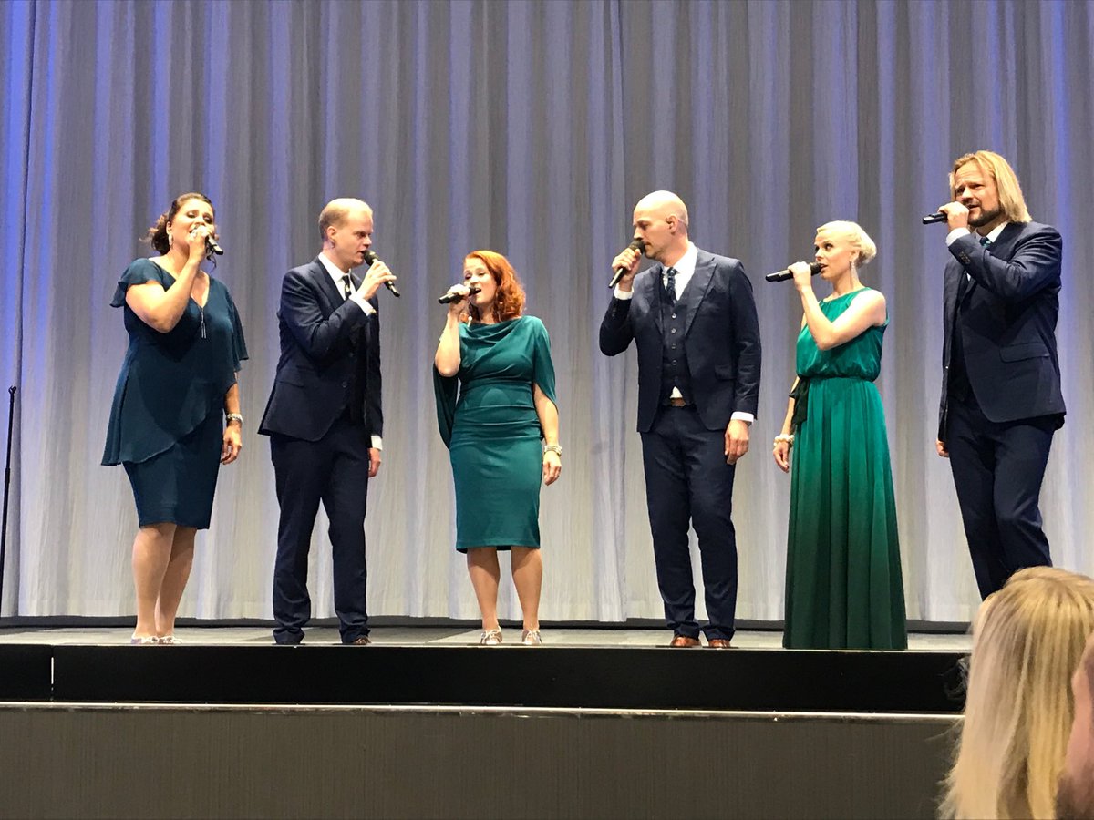 ”We can work it out.” Comment on #Brexit by ⁦<a href="/RajatonVocal/">Rajaton</a>⁩ (”Without Borders”) at the annual party of ⁦<a href="/SuomenPankki/">Suomen Pankki</a>⁩ ⁦<a href="/FIN_FSA/">Finanssivalvonta</a>⁩ #Beatles