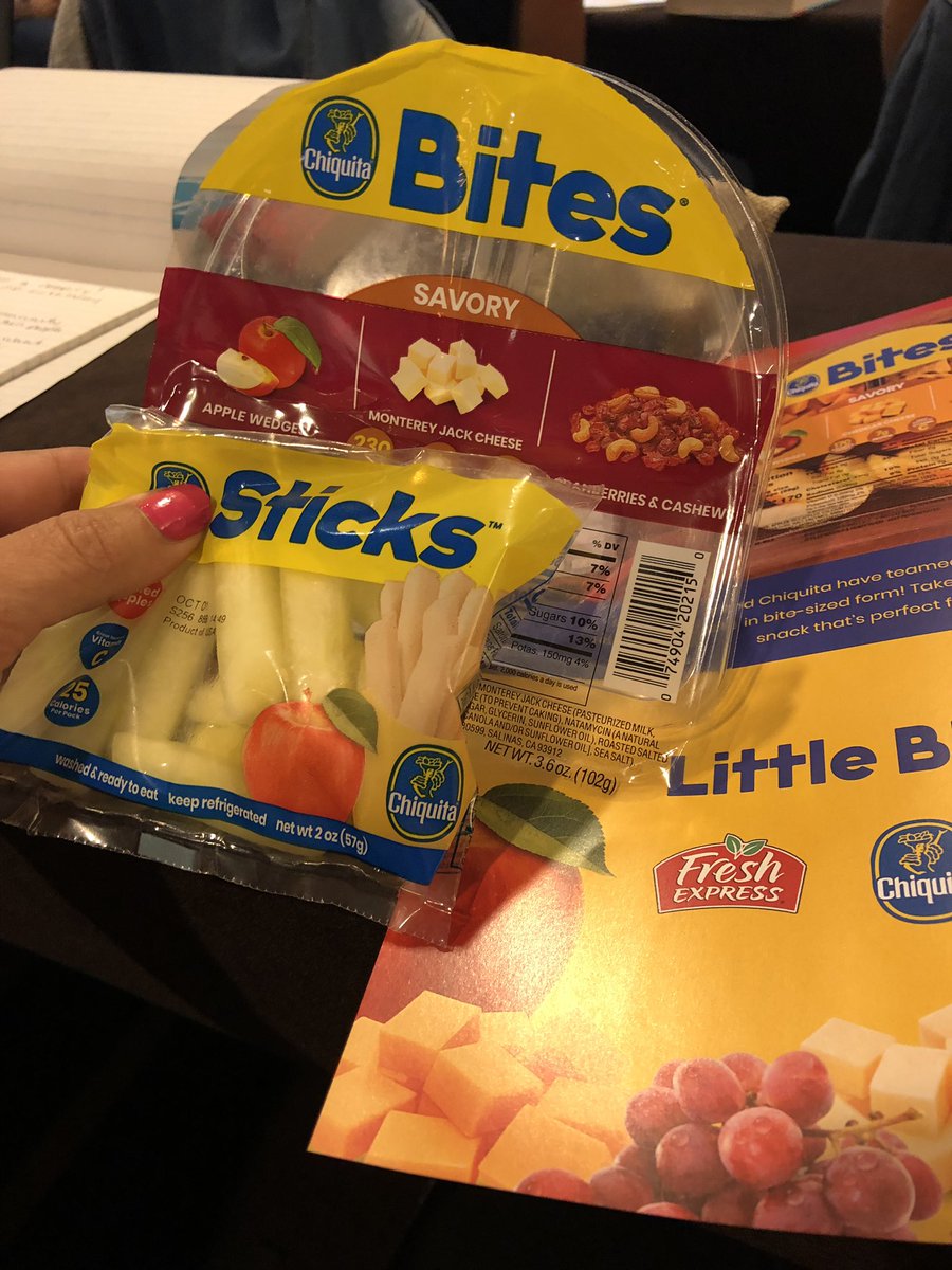 DikkenMac's tweet photo. Taking a needed little break with friends. Feeling perked up and ready for more sessions at #mkmeetup thanks to a nourishing snack of @Chiquita Bites. These are going to be a staple in my fridge from now on. #ad #lovechiqitabites #healthysnacks https://t.co/UtEOvikVyV
