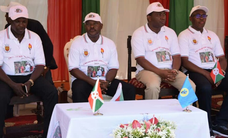 #Burundi 20 sept 2019 #Flambeau de la Paix 13è édition à <a href="/RumongeProvince/">Province Rumonge</a>, Ouverture officiel du centrale hydroélectrique de Ruzibazi et de  l'Agence Altenatif  de la <a href="/BankiNkuru/">Banque de la République du Burundi</a> #BRB par S.E. <a href="/pnkurunziza/">Pierre Nkurunziza</a> en présence de <a href="/DrDomitieN/">Domitien Ndihokubwayo</a>
  Ministre <a href="/FinancesBdi/">Ministère des Finances Burundi</a>