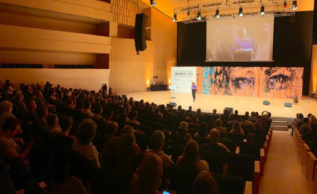 DiputacioGirona's tweet photo. Arrenca a l'@auditori_gi l'acte d'entrega de premis de la 21a edició dels Premis #Libepress, que la @diputaciogirona organitza amb l'Associació @liberpress_int. Els guardons reivindiquen la valentia dels que lluiten per les causes justes. @clarajordanvila condueix l’acte. https://t.co/lSyrw4sK7k