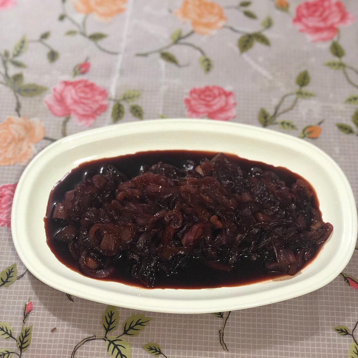 PiramideRossa's tweet photo. La #veraunità l’#ltalia l’ha #raggiunta a #Tavola. #cipolladitropea o #cipollarossadicalabria #saltatainpadella con #zucchero e #sfumata con #acetobalsamicodimodena  e un #pizzicodisale #per ottenere la #cipollarossacaramellata #buonacena #emiliaromagnafood #emiliaromagnafoodporn https://t.co/u50Jn8zyI5