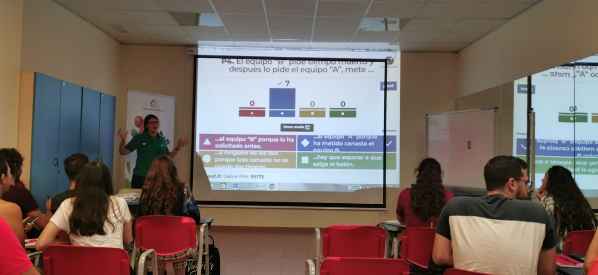 SevillaFaB's tweet photo. ✔Los Oficiales de Mesa continúan su Formación en el Curso a cargo de #SilviaMarquez y #ChariAmaya
Continuación de las labores del Cronometrador.⏱ #Kahoot #NONSTOPFORMACION https://t.co/QwfBGwwzeJ