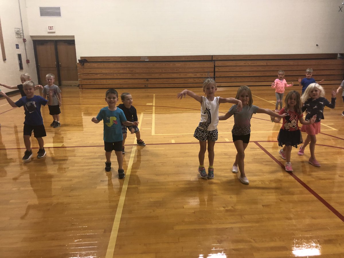 DunlapsKnights's tweet photo. Fluttering &amp; flying for words that make the “F” sound on this fabulous Friday ! The kids wanted me to act like a frog if I  heard a word that begins with F so frogs we became 🐸. If I’m a frog , you’re a frog, and away we hopped. If a word didn’t begin with F we had to freeze ! https://t.co/iVfaIwAVUn