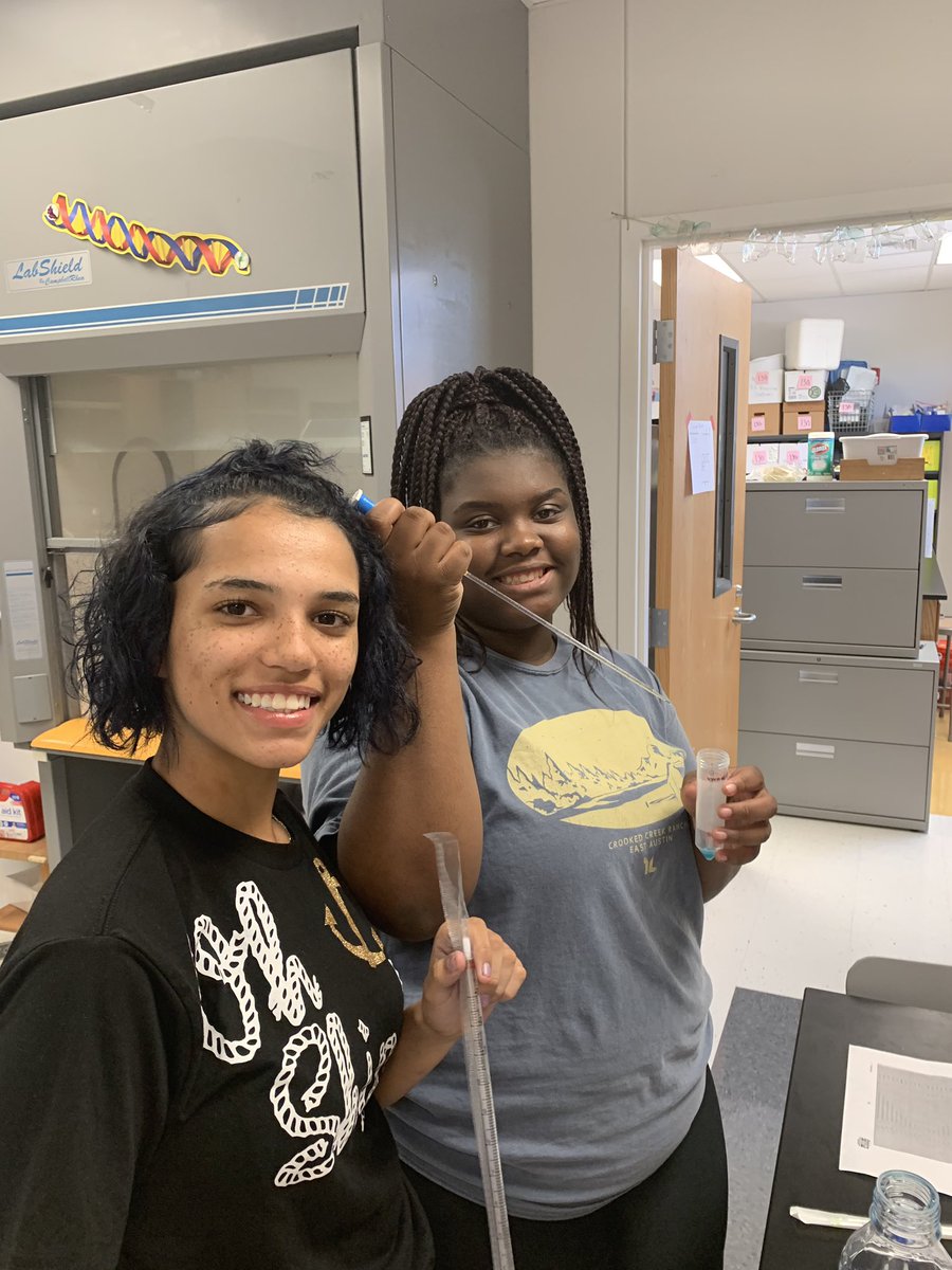 LanierBiotech's tweet photo. Getting the squad back together. Had these ladies in 8th period pre-ap biology their freshman year. Now they're seniors!!!! What??? https://t.co/FzySUibvfQ