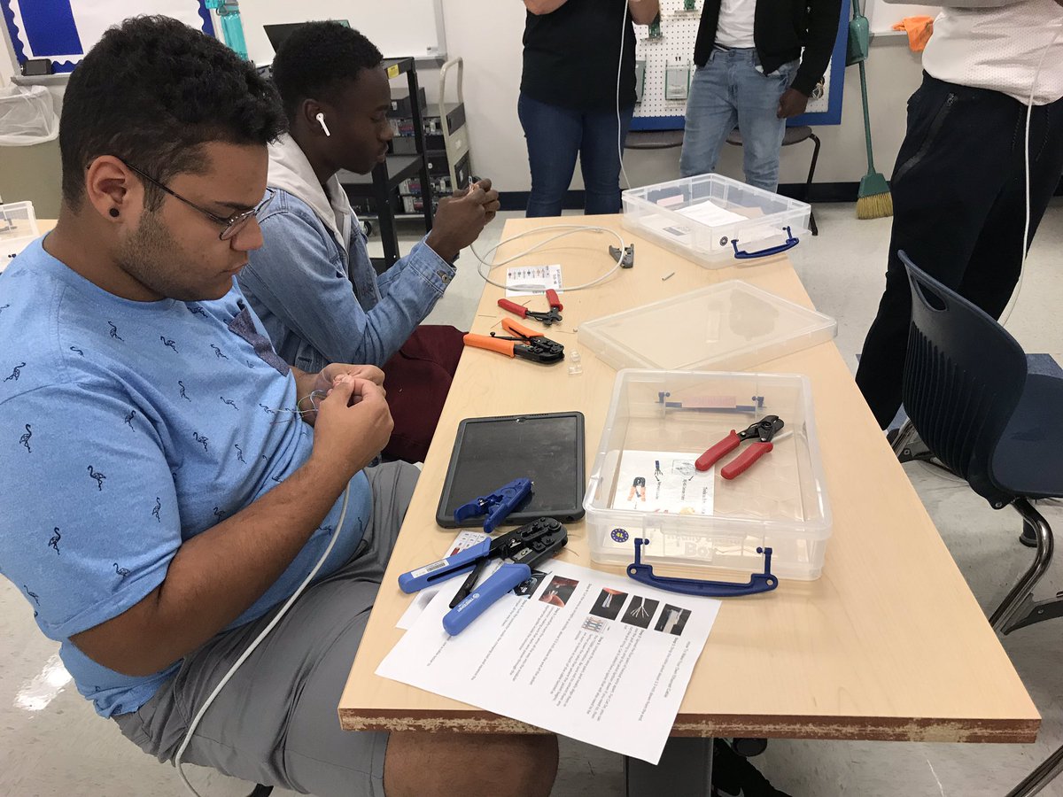 HOWCNAP's tweet photo. Discussing cables and connectors. Today students are making network cables!!!! #nccvtworks #Fridaylab @mjprzy @KHill_HHST  @HowardWildcats https://t.co/GU7GTchCwK