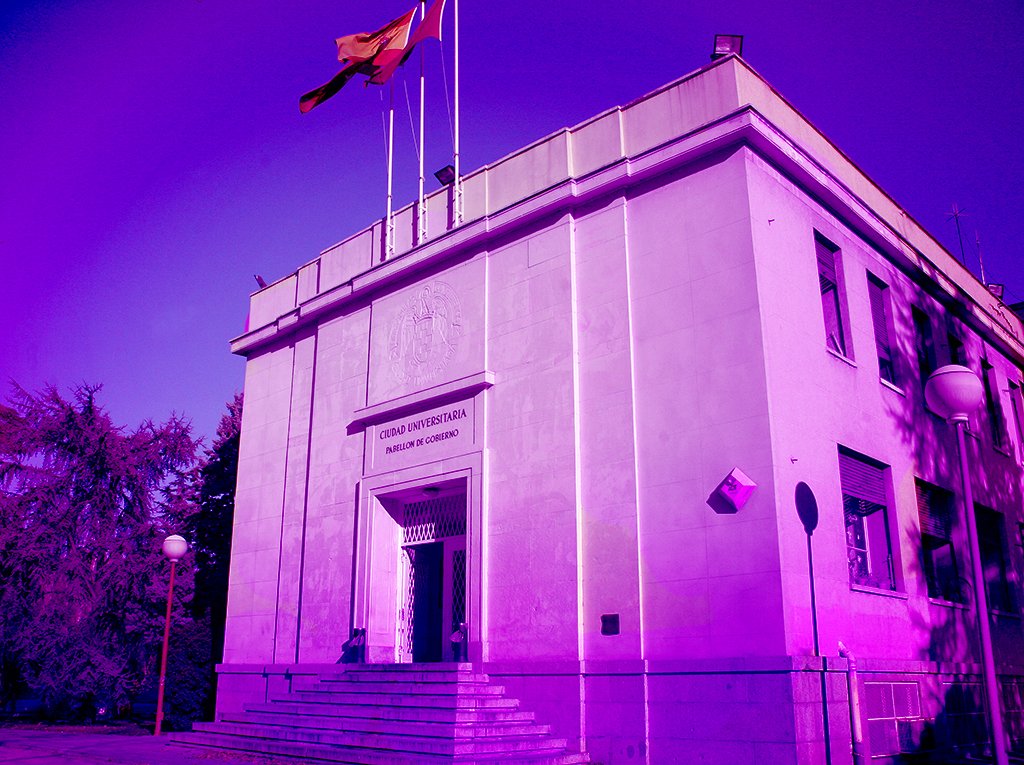 La Universidad Complutense de Madrid contra la violencia de género. #NocheVioleta #luzvioleta