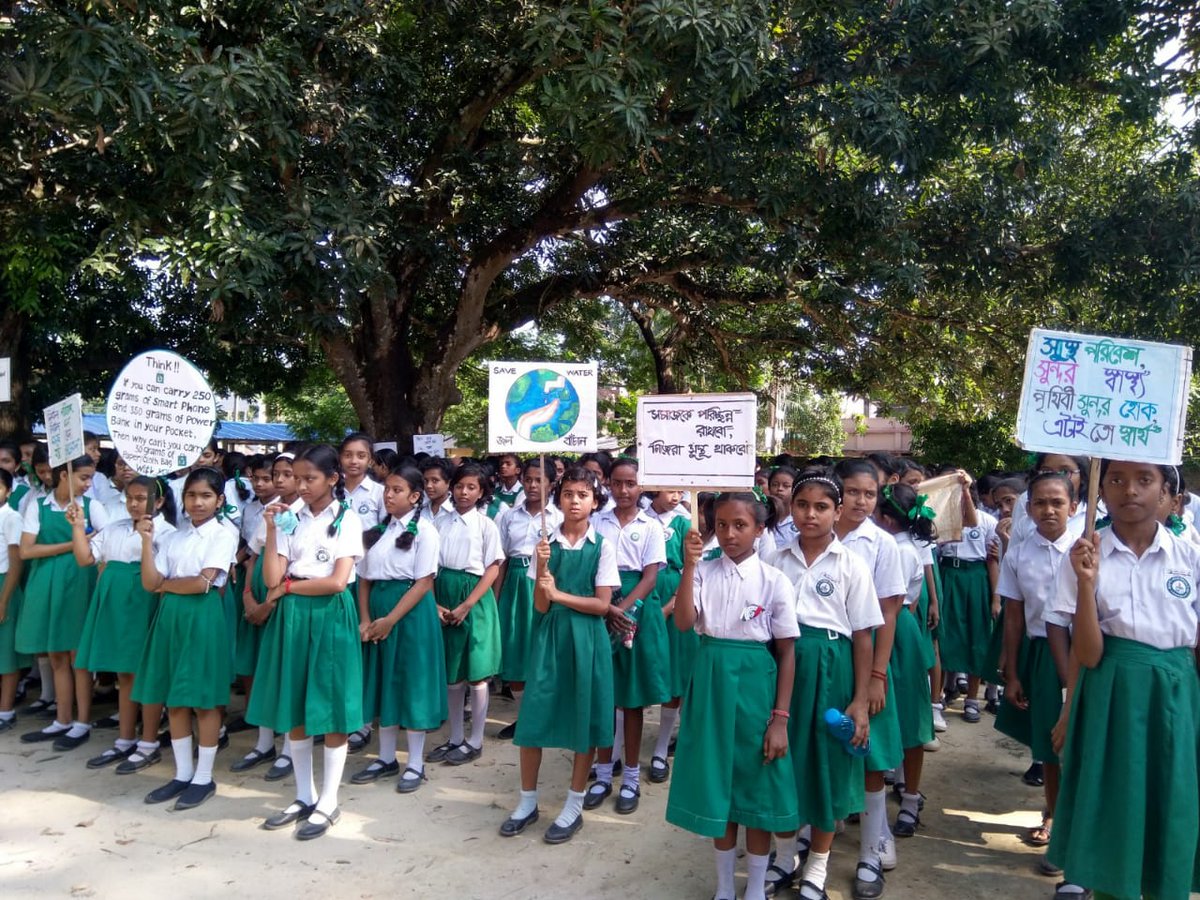 basak_basab's tweet photo. #FridaysForFuture More than 10K students from 110 schools in the district of North 24 Parganas in West Bengal, India 2day took part in Climate Strike  at the call of #PaschimbangaVigyanMancha &amp; demonstrated at different places with the slogan 'Change the System, Not the Climate'. https://t.co/Z4CvRoRia3