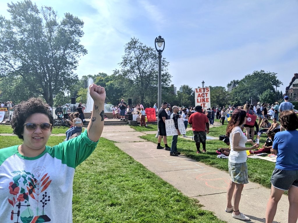 thinkfiveable's tweet photo. #TeamFiveable is standing in solidarity with all those participating in the #climatestrikes here in #Milwaukee, doing their part to help protect and preserve our planet. 👊🍥✨ @AmandaDoAmanda @bktan92 https://t.co/RHgVL4mLWv
