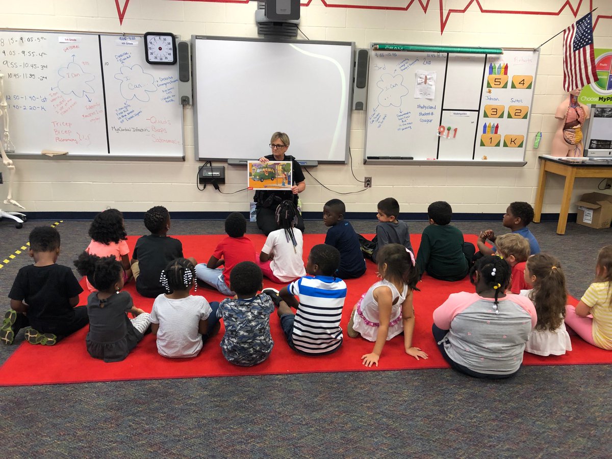 DeputyGriff_SRO's tweet photo. It's been a busy day here @MEDatBCE @RichlandTwo... I've finished the day with a class on #StrangerDanger with one of our amazing Kindergarten classes!!! #RCSDSRO #SCDARE https://t.co/YrWL6rIhaY