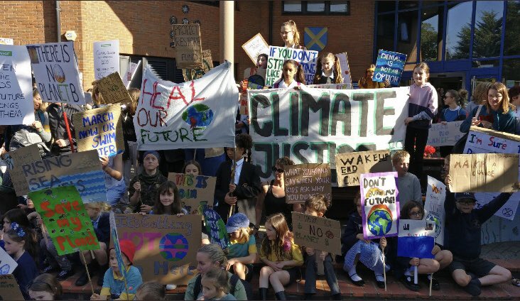 ReworkitStA's tweet image. All the images of #climatestrike from around the world are flooding the news. So moving 🌍💚😢
Fantastic march by the school kids of st albans 😊#reworkitStA