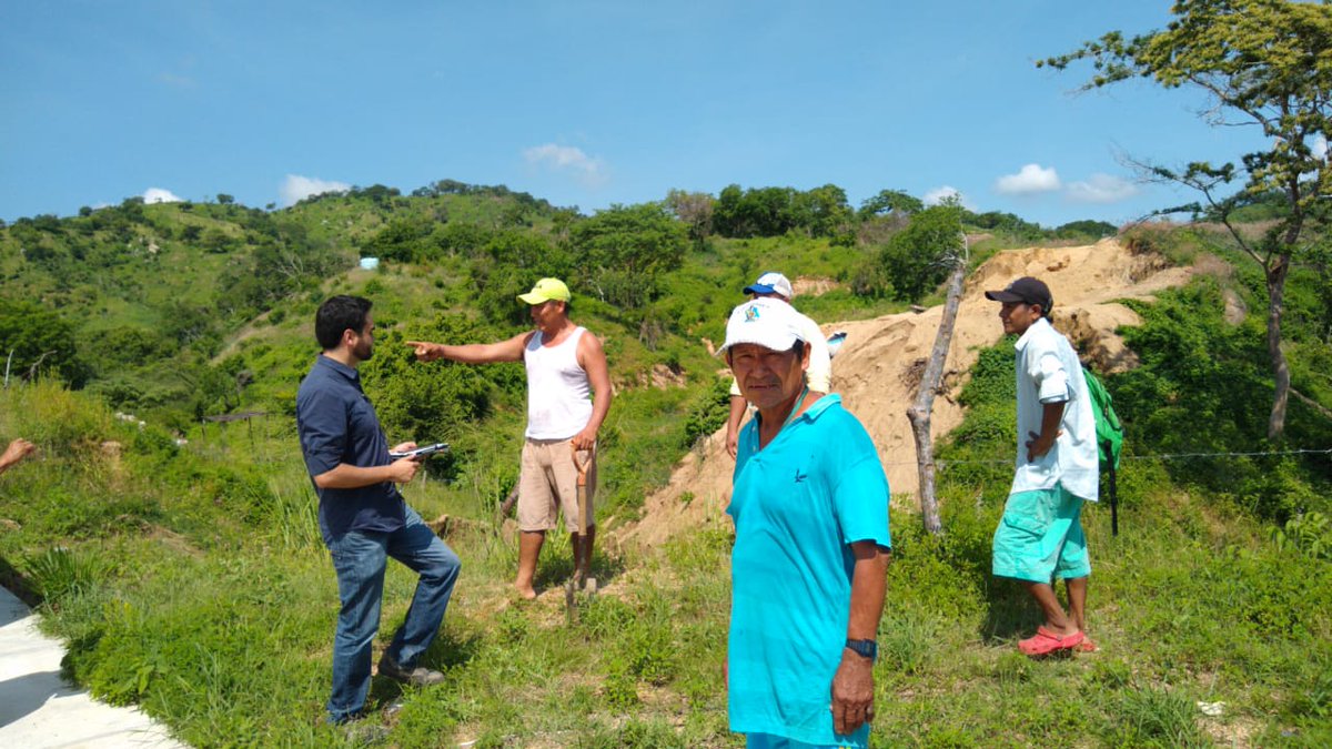 CNPC_MX's tweet photo. Especialistas del #CENAPRED realizan recorrido por el Fraccionamiento San Agustín en la Ciudad de Acapulco, #Guerrero, para evaluar daños presentes en la localidad y verificar la seguridad estructural de las edificaciones. https://t.co/9LBJr5rBq5