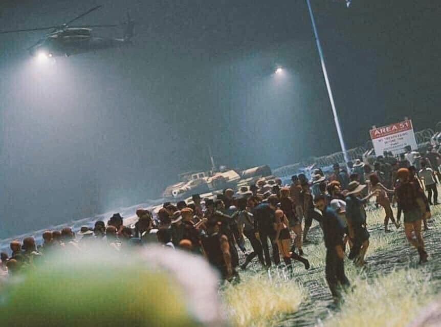 MtyOvnis's tweet photo. Cientos de creyentes se manifiestan en el #Area51 como apoyo a los posibles extraterrestres capturados para que sean liberados además de exigir la pronta transparencia de la información escondida en dicho lugar. #Area51storm  #FreeAliens https://t.co/fVoauzLFDd