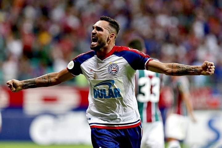 PrazerCRF's tweet photo. ATENÇÃO⚠️: O centroavante Gilberto foi oferecido para o Flamengo. O atacante chegaria em 2020. Fla ainda não respondeu se está interessado no negócio.🔴⚫ https://t.co/eFbyOjKKty