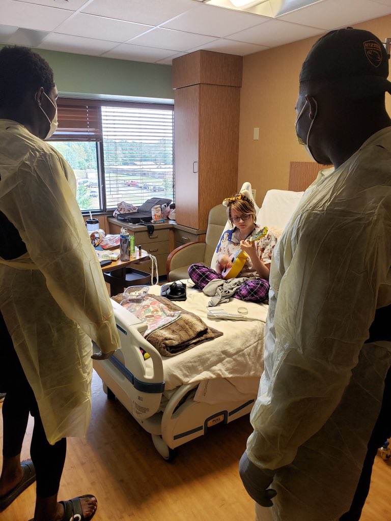 Playing4Hope's tweet photo. Yesterday, our friend Vee got a visit from defensemen @geraldnathanjr and Kobe Whiteside of the MU 🏈 Team. These 3 had plenty in common, like spending some time on the football field. Vee even got to share a special talent of her own, the ukulele! #playing4hope #MizzouMade https://t.co/0n1N4RuXcd