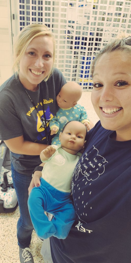 ms_priebe's tweet photo. Only the best coaches "babysit" for their players. #notreal #itsforclass ๐๐๐ https://t.co/Itaek4f9IE