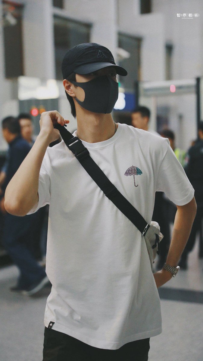 nostalgia520's tweet photo. ท่าทางเฮ้วๆ บอยๆ เอาเรื่องทากทากกกก เจ้าป๋อออออ หุ่นลีนๆแบบแฟนเด็กที่เป็นนักกีฬา แงงงงง อยากเจออะ 😭

#WelcomeWangYibotothailand https://t.co/6pN4r225a3