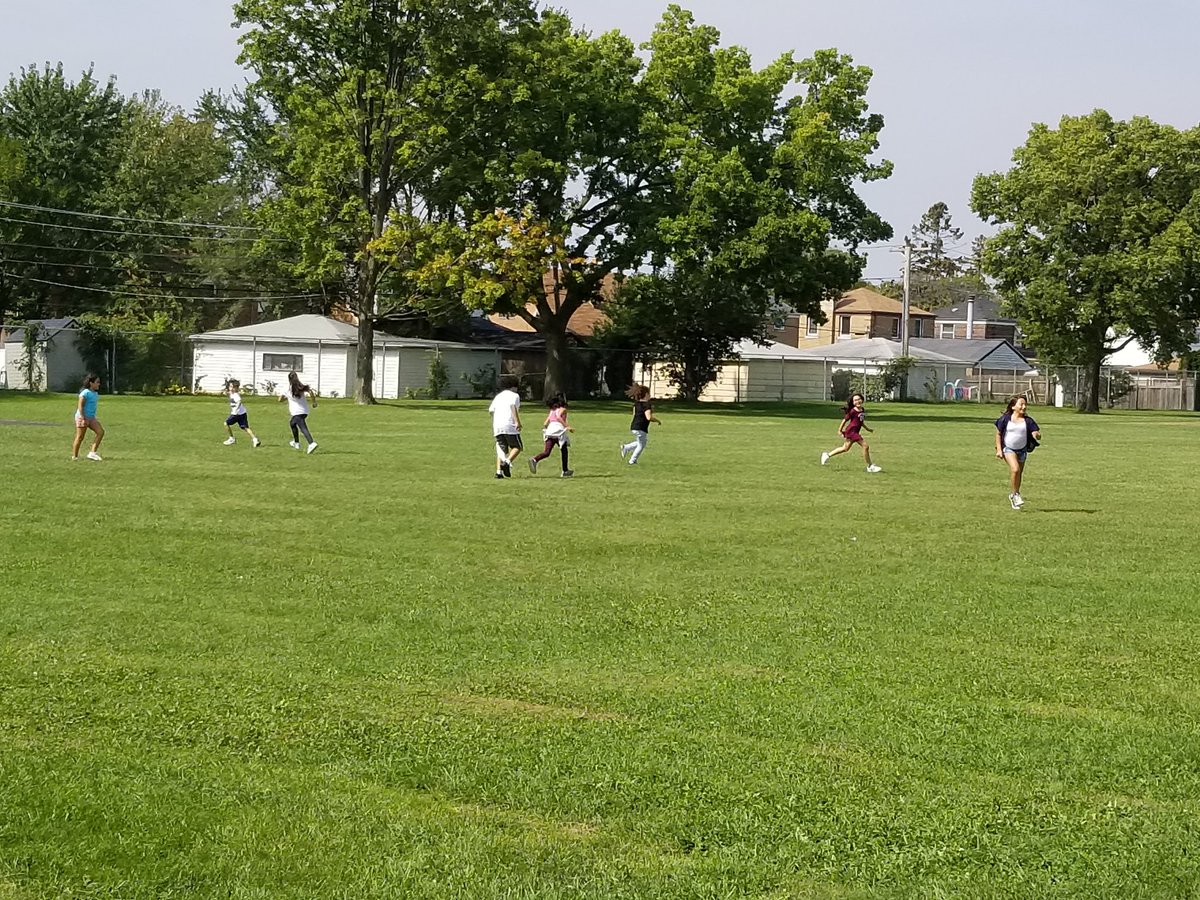 MissVitale's tweet photo. Celebrating reaching our second class goal for following Pietrini's 3Rs with extra recess!! #3rdgrade #d84ontrack @D84Pietrini https://t.co/5oQFndCJjp