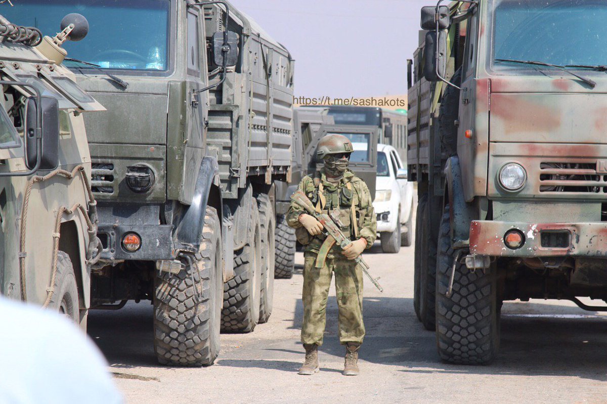 More photos of Russian spetsnaz and military police in Palmyra. 14/ https://t.me/sashakots/10612 