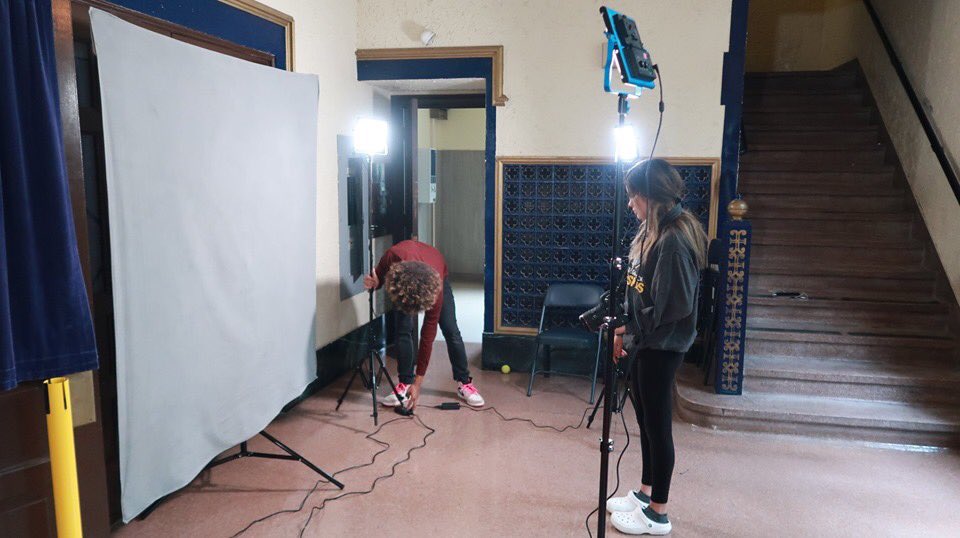 SullivanTigers's tweet photo. Honors Digital Media Students organized today's successful Red Carpet Premiere of the Kilmer Elementary School Promo Video (Also created by Digital Media Students!) The promo video releases TODAY at 4 PM! #staytuned #projectbasedlearning #collaboration #youthmedia #youthvoice https://t.co/LbyZQC6Eoa