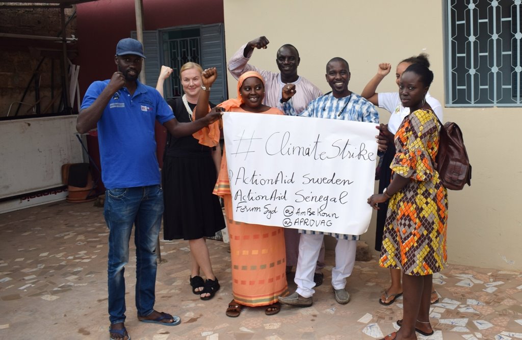 ActionaidSN's tweet photo. @ActionaidSN, @ActionAidSweden with partners @AmBeKoun @aprovag  Am Be Koun, Aprovag commit to climate justice…….
#ClimateStrike
#ClimateJusticeNow
@Activistasen
@ActionAid 
@activista https://t.co/BQQuAwT5Ew