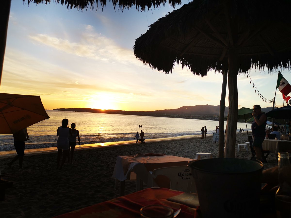 MarYSolRestBar's tweet photo. Atardeceres perfectos para disfrutar ¡todos los días! Y tu te lo estás perdiendo, te recomiendo que hoy te vengas  a disfrutar del día con nosotros ¡Ya te estamos esperando! https://t.co/Fe5z4KqwHB
