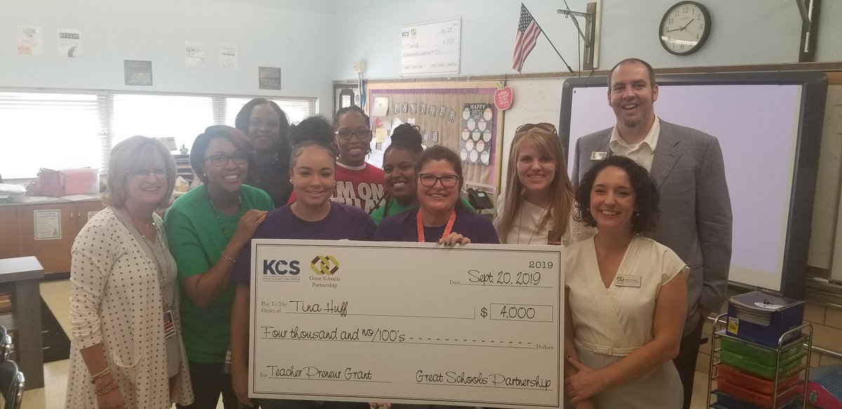 Mrs_Robison4KCS's tweet photo. This sweet quartet of @GMASteam teachers want to increase supports for their families!  We love it!  @GSP_KnoxCo_TN https://t.co/dzSSBBZ9ed