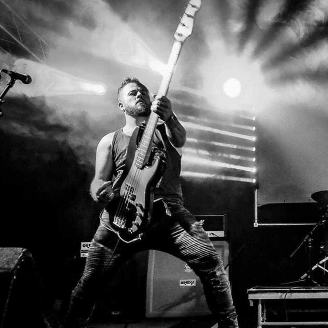 MelanieGraham5's tweet photo. I love this photo of my son #proudmother #bassplayer #thedeadly https://t.co/iR2OO3gKh7