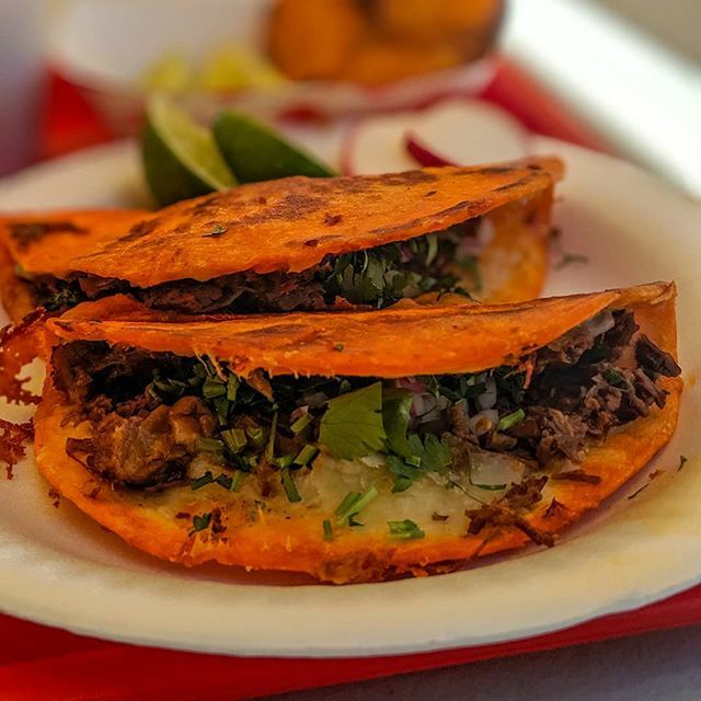 RestaurantHopLA's tweet photo. Anytime I'm craving birria tacos served over railroad tracks in South LA I head to @teddysredtacos 
#RHLA #birria #tacos #taco #tacosdebirria https://t.co/uFhGH9DWiL https://t.co/C9x5loD0GY