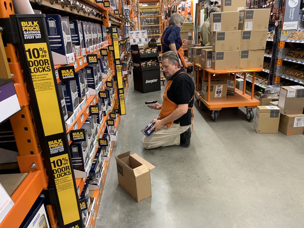 THD_Seabrook's tweet photo. Team blitzing the lock sets!!!!  @BillBatchelder1 @JasonArigoni @NicoletteH17 https://t.co/PJvXOZt2Y6