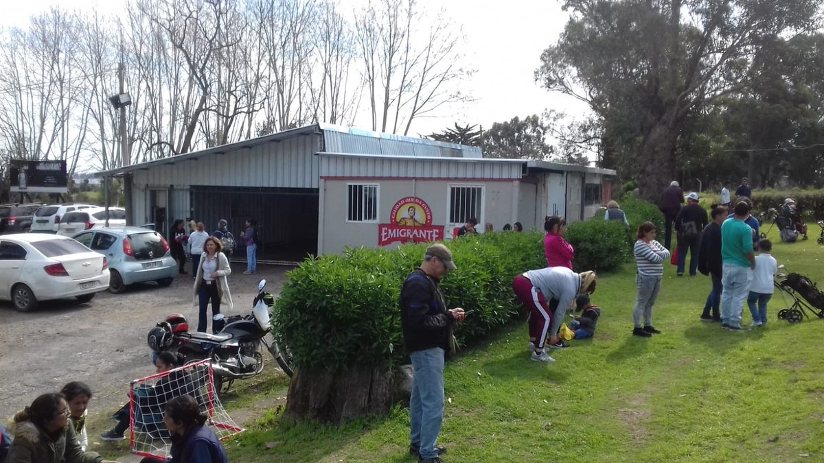 Seguimos trabajando sin pausa en nuestra sede provisoria.
Ahora  estamos enfocados en detalles  de seguridad.
Seguirá el piso del patio central, la puesta en servicio de la cantina y de los servicios sanitarios y la parte estética. 
Siempre agradecidos. El golf nos une!