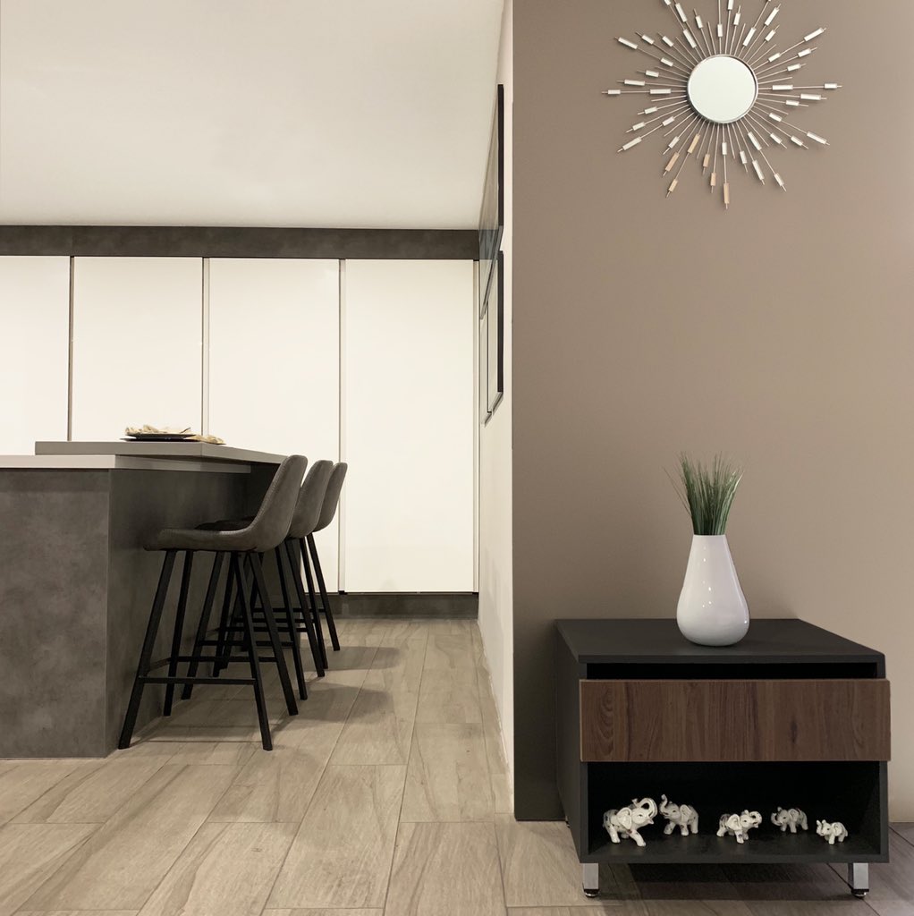 Escolanococinas's tweet photo. Innovamos para brindarte las mejores tendencias con estilo europeo. Nuestros muebles pueden adaptarse a cualquier estancia de tu hogar. #modern #moderndesing #interiordesing #bedsidetable #bedside #contemporany #furniture #interiorismo #tendencias #minimalismo #escolanococinas https://t.co/mtQ9eW29V6