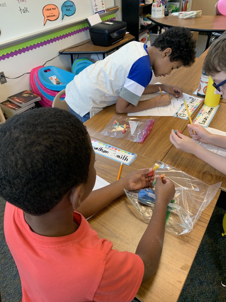 Barnett8214's tweet photo. Science lab exploring properties of matter. @WEinKaty https://t.co/qYGLEH5Hpn