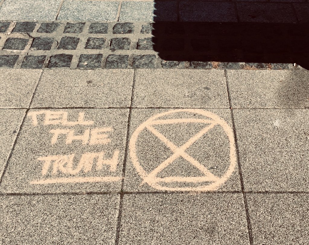 At the #ClimateStrike in Swindon today. A street cleaner trying to clean the chalk slogans away pursued by a highly treacherous young activist, wielding more chalk. #tellthetruth #climatestrikeuk #climatestrikeswindon