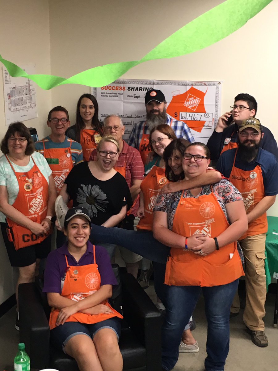 jcatbsu's tweet photo. Auburn store enjoying first day of success sharing.  Popcorn , movies , and ice cream 🍦.  #$61467.  We appreciate everyone and what they do.  #HDrocks @AndrewB71540413 @P_Rod2024 @Brittany81288 @skauffman78 @BPlantenberg https://t.co/VOC99aTJaf
