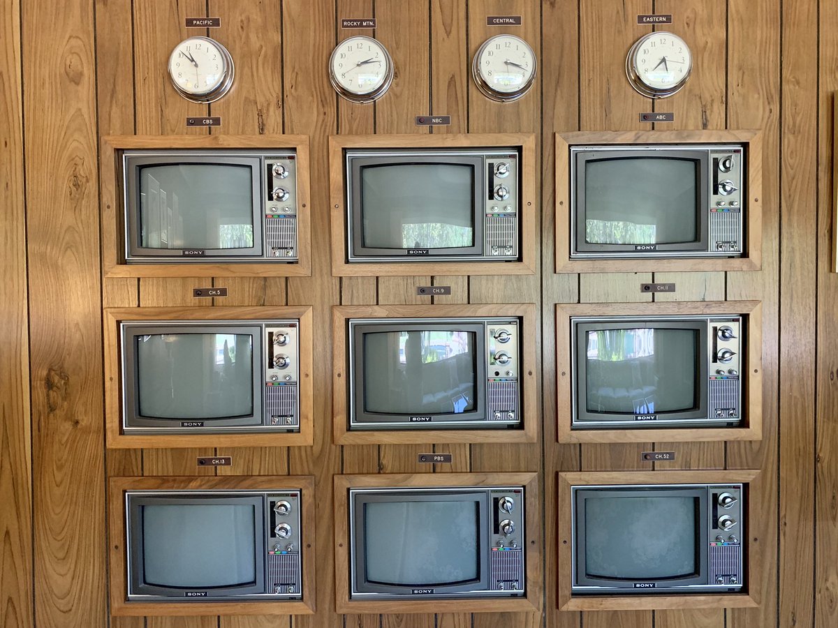 alisonmartino's tweet image. Today there’s an estate sale at the former home of #JackWebb. This is where Jack watched Dragnet and the competition simultaneously. When he sold this house in 1975, he walked out with one suitcase and left everything here! sale: 5031 Encino Ave. 
fri - sat

Just the facts ma’am.