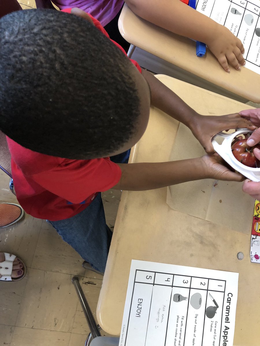 MsMueller15's tweet photo. Cooking Friday in room 15! #caramelapples #lifeskills @BearCreekES https://t.co/cEvaB5uQiI