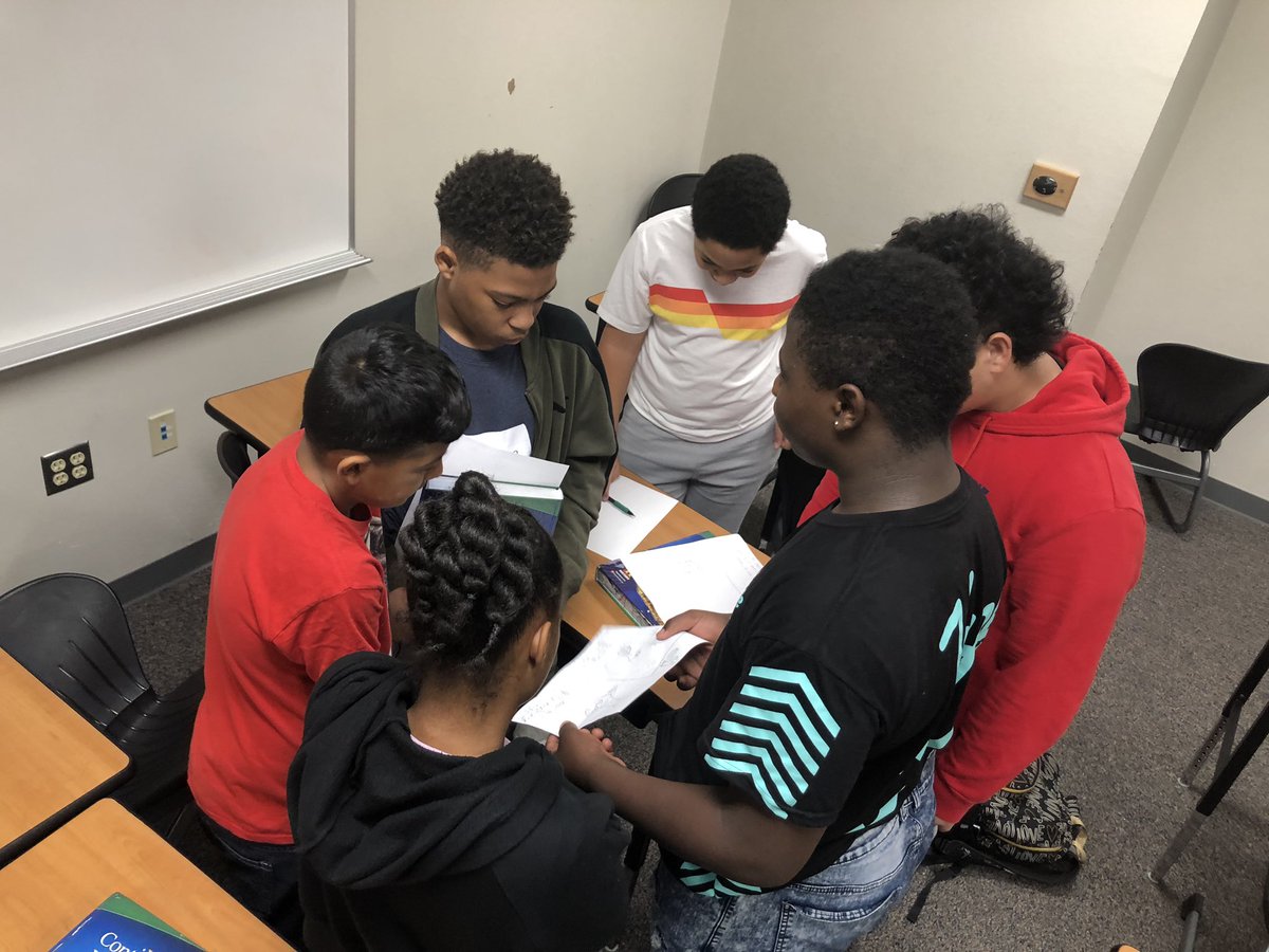 toney_mrs's tweet photo. #Advisoryclass huddled together to discuss their invented machine and their design.
#teachingUNITY
#VALUE
#RESPECTforeachothersIDEAS
#doingitTOGETHER
@DesotoISDa2e2 @DeSotoISDAdvAca @MccowanMs @DeSotoGEARUP @desotoisdengage https://t.co/leWRus6v4V