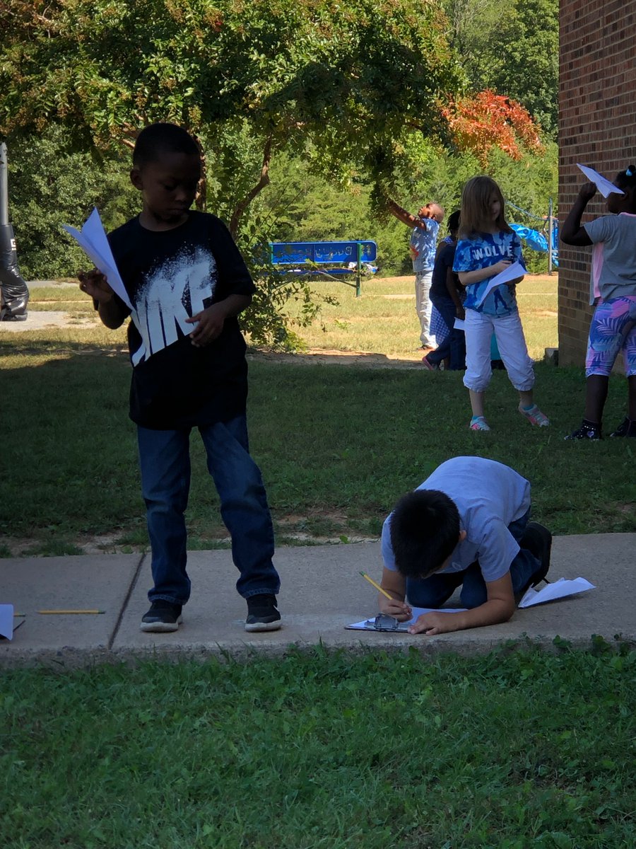 WindingCreekES's tweet photo. 1st grade is learning about the design process by making and testing paper airplanes.  #wcesh_h #windingcreekes #c5w https://t.co/Dj5AlkhMU5