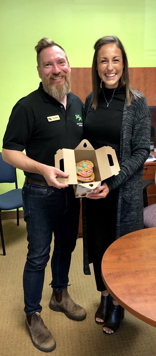 MirandaHummel_'s tweet photo. Thank you Brian @BGCofNiagara for the delicious delivery of #SmileCookies for @MeridianCU #KillinitKalar #CookiesforCommunity #SupportLocal https://t.co/NDK44F8hl3
