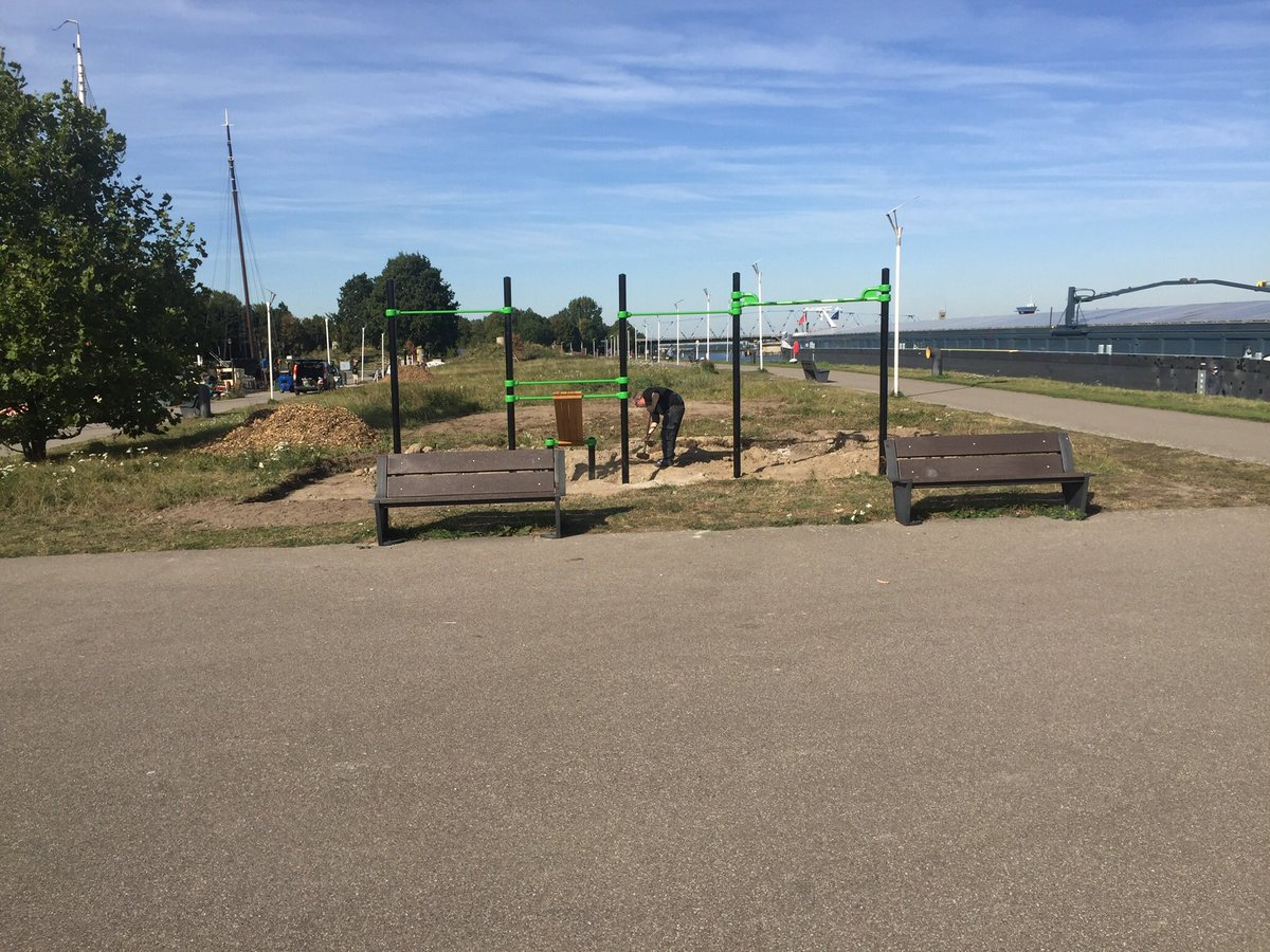 Persoonlijk afwerking door de voorzitter van ‘t Eiland! Chapeau voor alle ‘bouwers’ vandaag. En Sas van Gent veel sportieve uitdagingen.