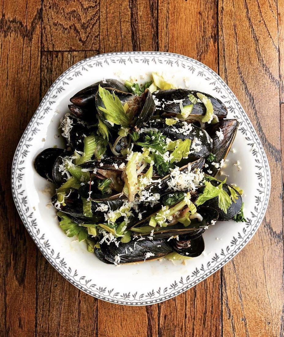 WalkingMatters's tweet photo. Mussels > Muscles
๐ฝ: @OneidaFS's Lancaster Garden #ThisIsOneida
๐ธ: @chef_dan_weiland
๐: @ForbiddenRoot
#TabletopMatters
#oneidafs #oneida #oneidafs #foodie #chef #chefslife #cheflife #mussels #restaurants #chicagofoodie #chicagofood #plating #theartofplating #plategoals https://t.co/LarJeuj65W