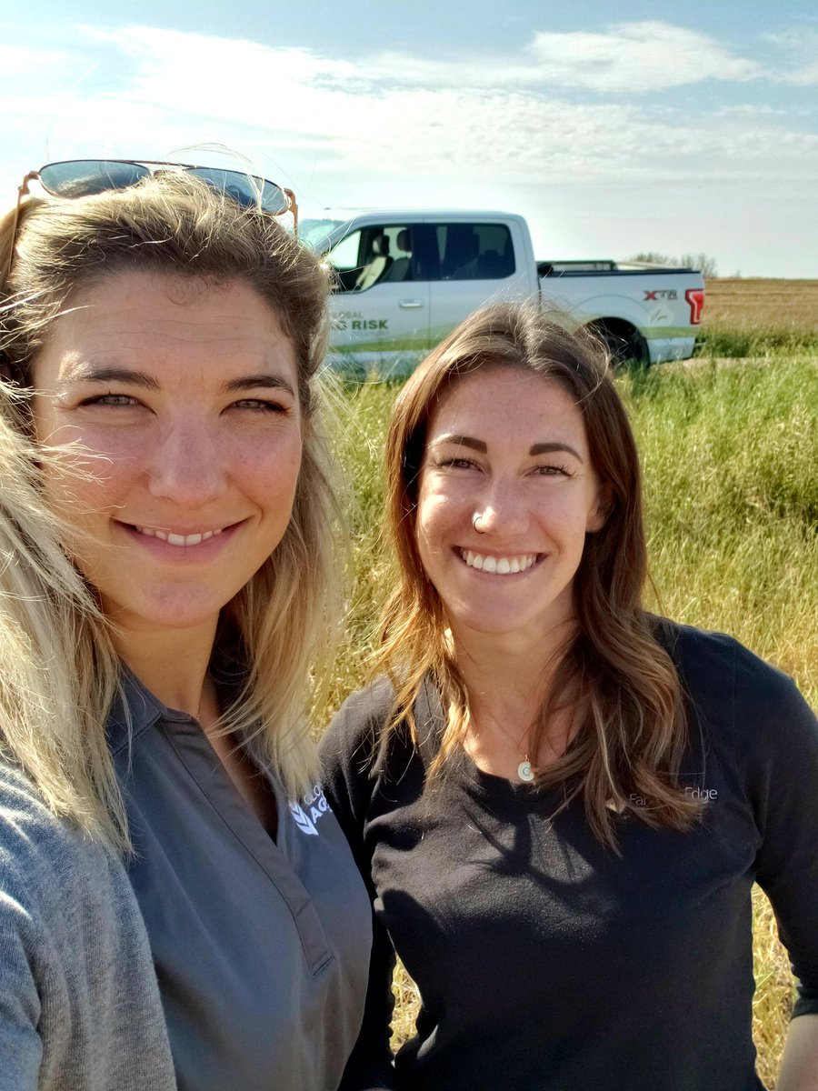 DaniWildfong's tweet photo. We wanted to show our support to farmers, who are all going through a tough year so we delivered snacks and drinks to anyone we saw working in the field. The best part was that everyone took a much needed break and we had a genuine visit. #harvest19 #domoreag #agmorethanever https://t.co/uQJ4ulPT81
