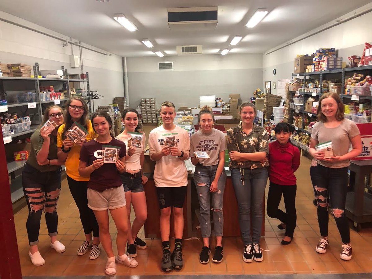 GahsKey's tweet photo. Key Club members had a great time packing backpacks for Ruth’s Harvest yesterday! Thank you to everyone who helped out! #GASDisGreat https://t.co/avDg1fz7KX