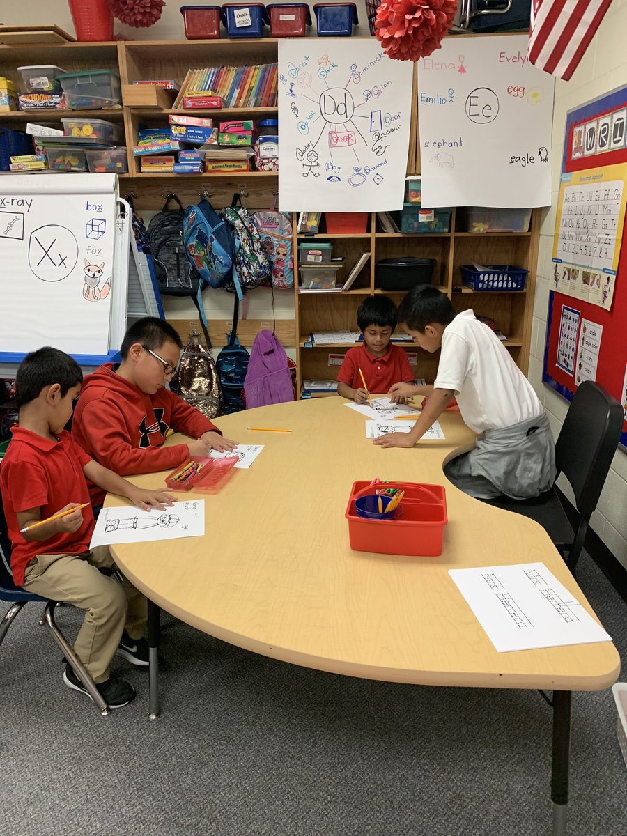 MrsVincent11's tweet photo. Starting Buddies today. 4th grade with Kinder friends, love seeing them work together and make friends across the grade levels. @IrvingElementa1 #IrvingShines #castleberrytwitterchallenge #littlebuddies #WPSProud https://t.co/tAtHkDNEgr
