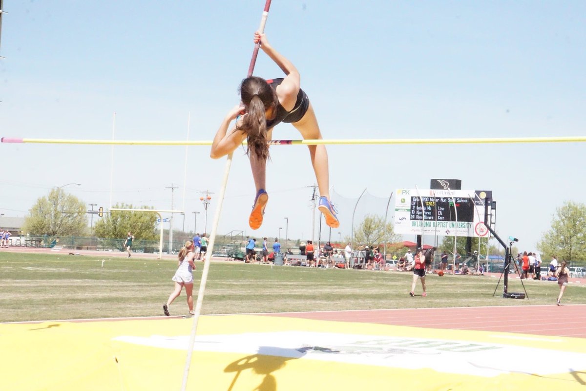 unionxctrack's tweet image. The track team is looking for students interested in pole vaulting. See Coach Fuller.  @UnionHSFreshmen @UnionHSTulsa @Union_Athletics